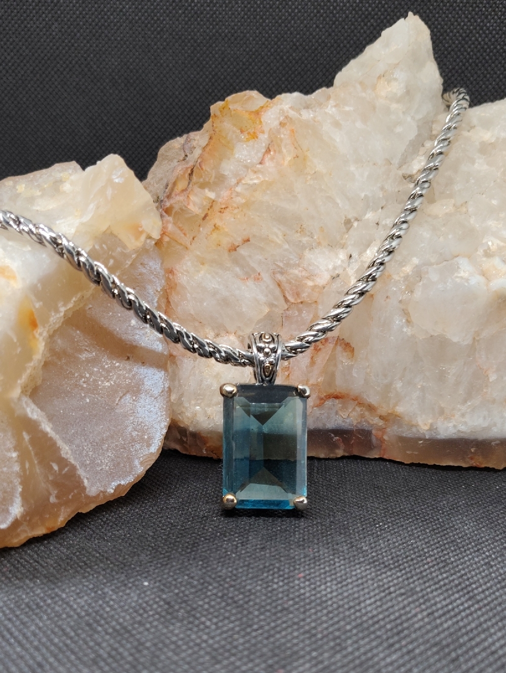 Vintage Silver Tone Blue Emerald-Cut Glass  Pendant Cable Style Necklace -